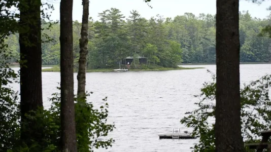 paddleboarder-2.webp paddleboarder-2.webp