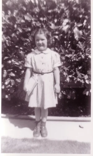 Eliz starting first grade Fall 1951.webp