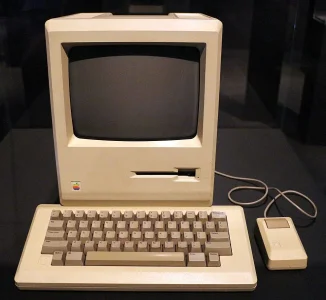 Computer_macintosh_128k,_1984_(all_about_Apple_onlus).webp