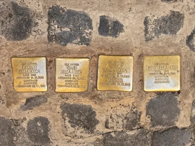 jews deported to auschwiz.webp