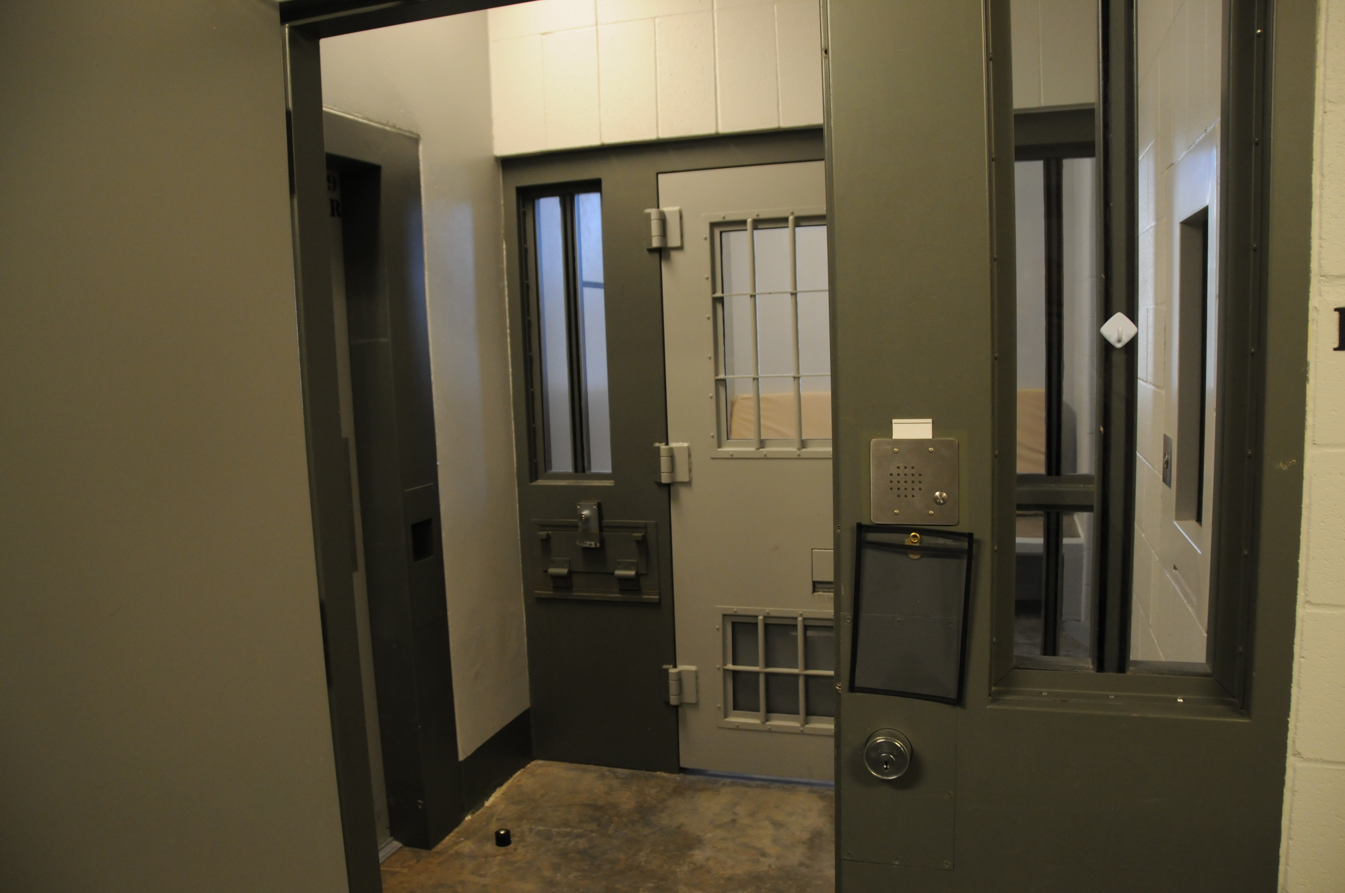 Doors%20for%20ACU%20cell%20showing%20both%20doors_tcm1089-434523.JPG