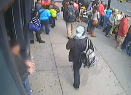 BIKkNgeCMAAmtpi.png:large