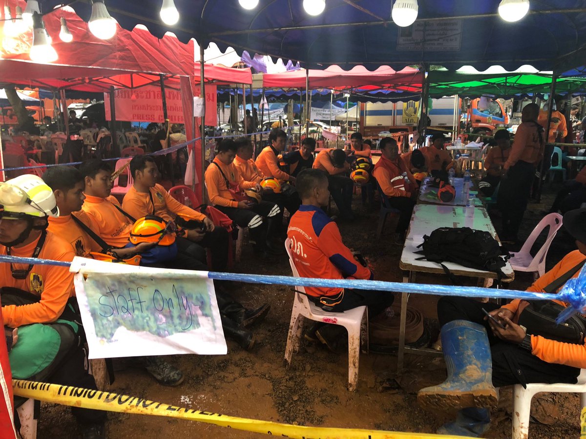 DhiwXBfV4AEi4-4.jpg