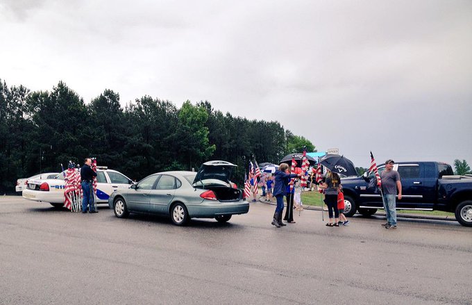 CFEyiSyUgAEblLQ.jpg:small