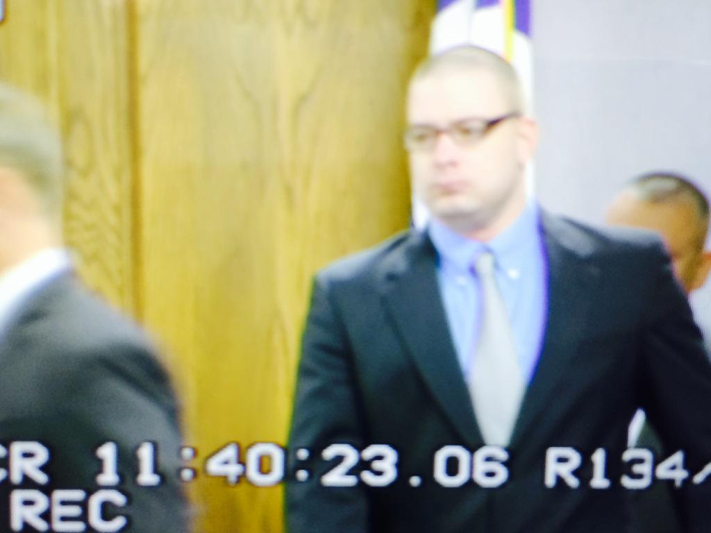 B9kpTLHIYAAVIwd.jpg:large