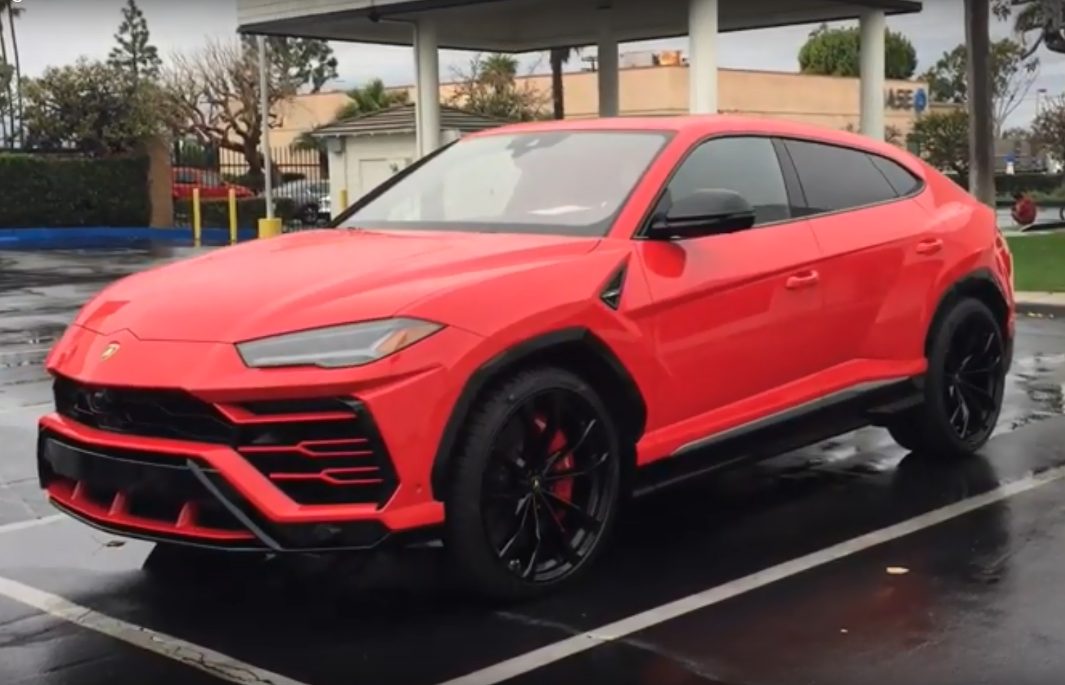 lamborghini-urus.png