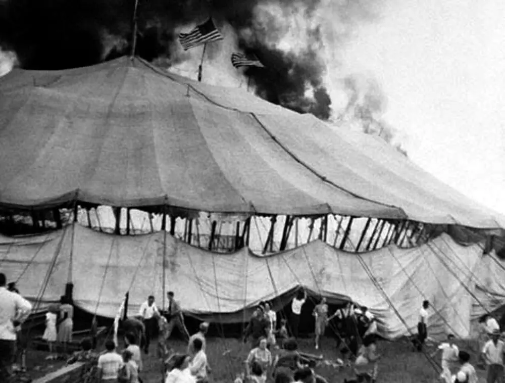 newenglandhistoricalsociety.com