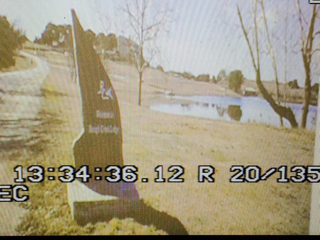 B9lJGllIgAAy4Zh.jpg:large