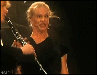 Singer_freaks_face.gif