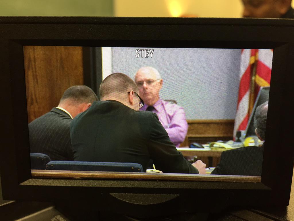 B9-5vomCUAAhJcl.jpg:large