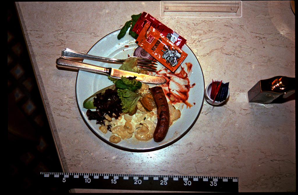 _table-paperstand-empty-jpg.293647