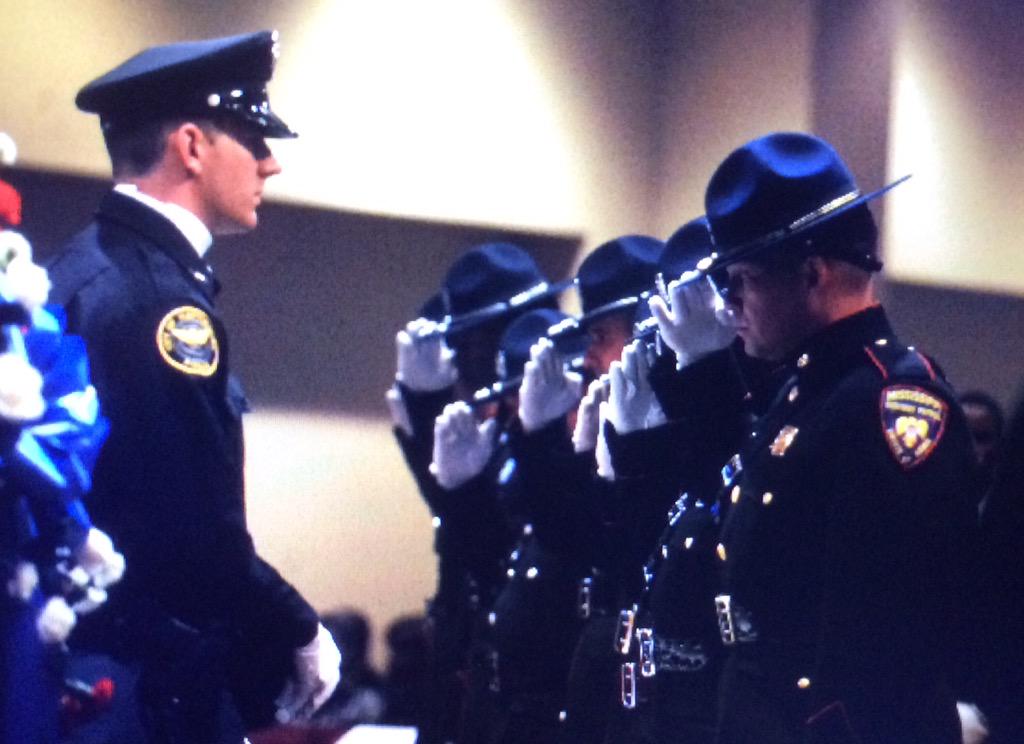 CFI2XZvUEAAAepR.jpg:large