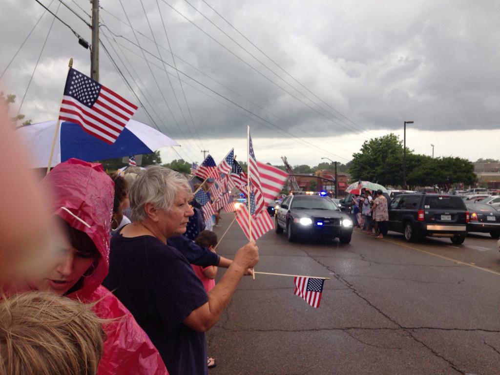 CFKO-ZMUUAAfBVk.jpg:large