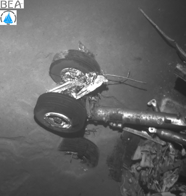 AF447-wreckage-landing-gear.jpg