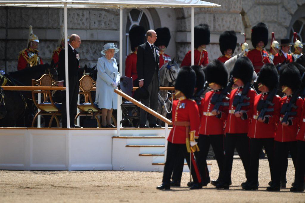 thecrownchronicles.co.uk