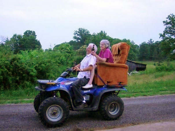 old-couples-having-fun-7__605.jpg