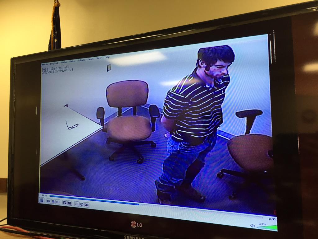 B9_jm_cCQAE8eEe.jpg:large