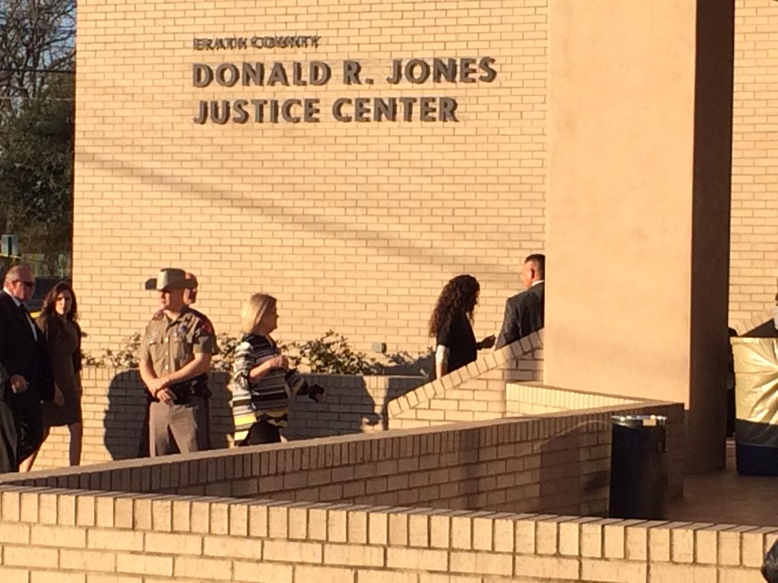 B9kcKYpIgAEjjd7.jpg:large