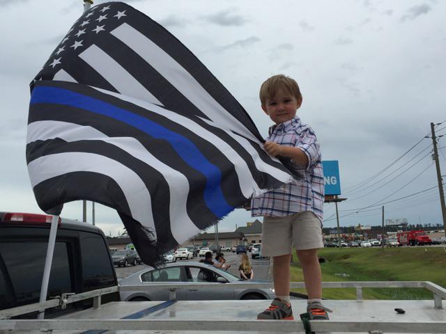 CFE9bNdWAAAJMXr.jpg:small