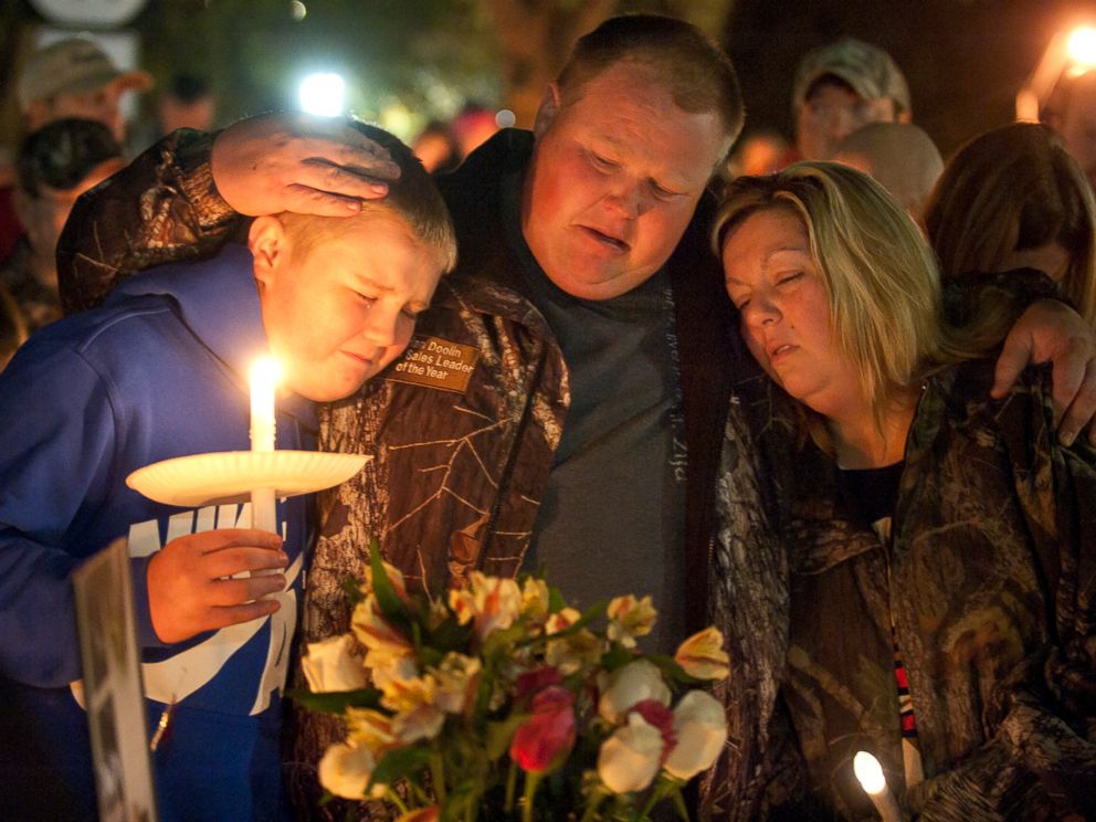 AP_gabriella_dolin_memorial_mm_151117_4x3_992.jpg