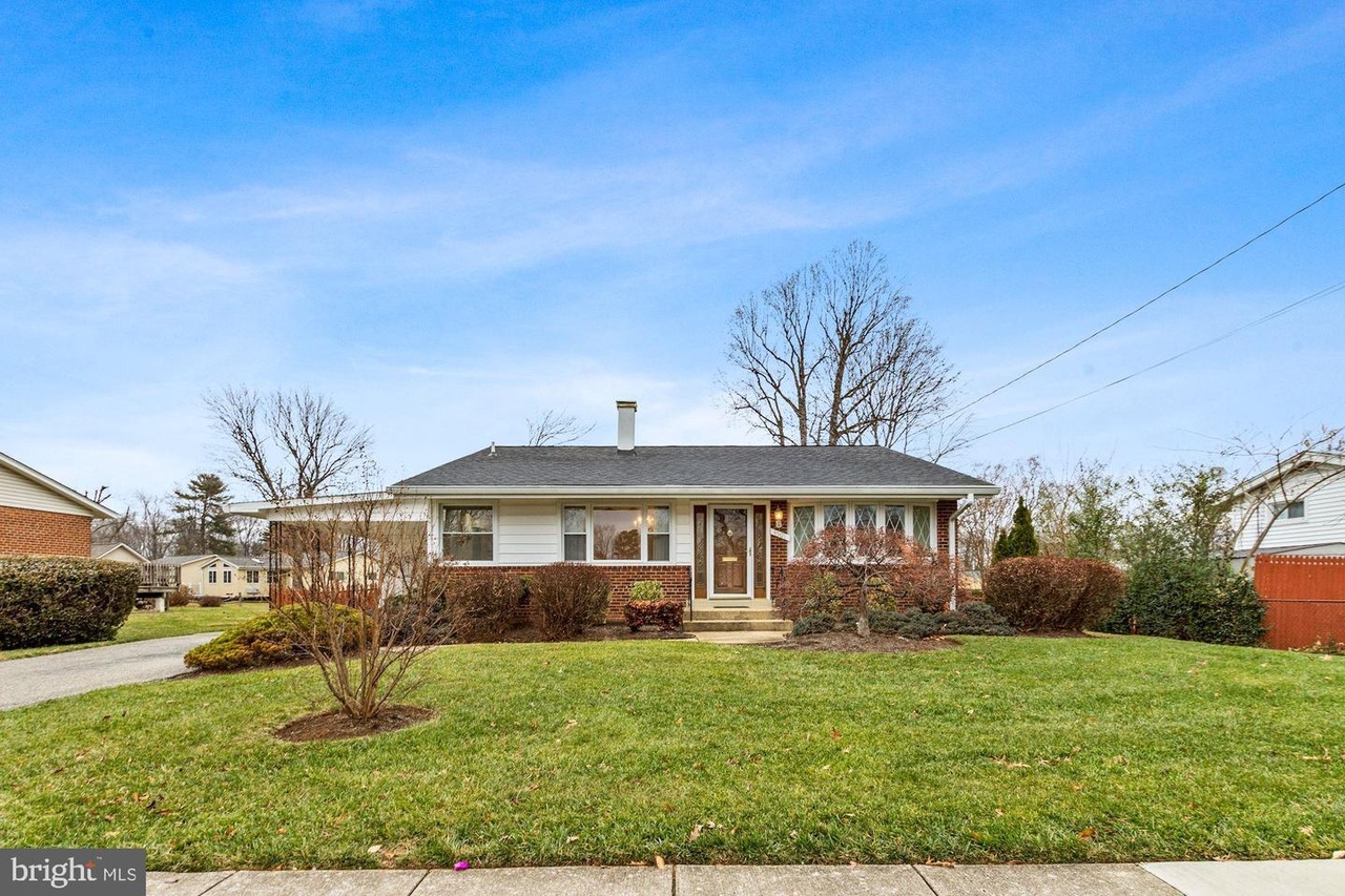 4501 W Frankfort Dr, Rockville, MD 20853