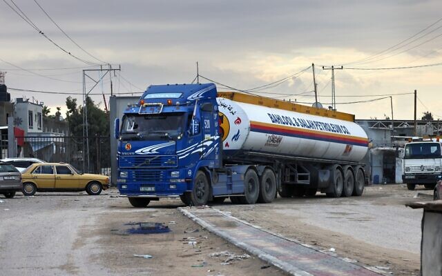 A truck carrying fuel crosses into Rafah in the southern Gaza Strip on November 15, 2023. (SAID KHATIB / AFP)