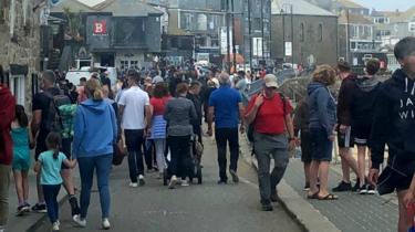 _113763436_socialdistancingstives.jpg