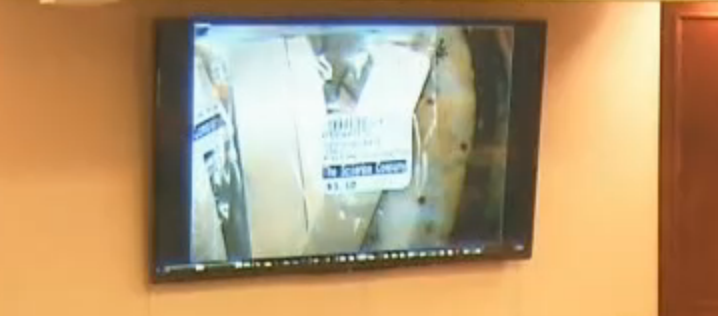 CEg89LnWgAApJoI.png:large