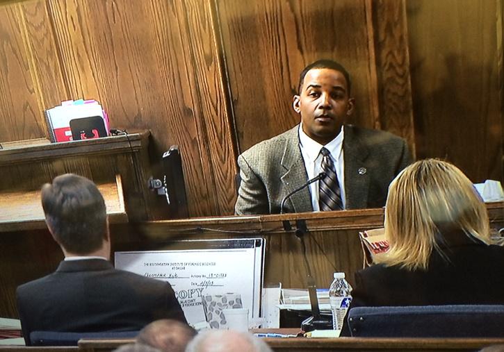 B9vA9-TCEAQkvno.jpg:large