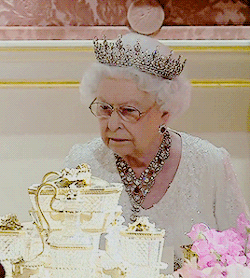 tumblr_p7hw2b1eLe1uyzbreo1_250.gifv