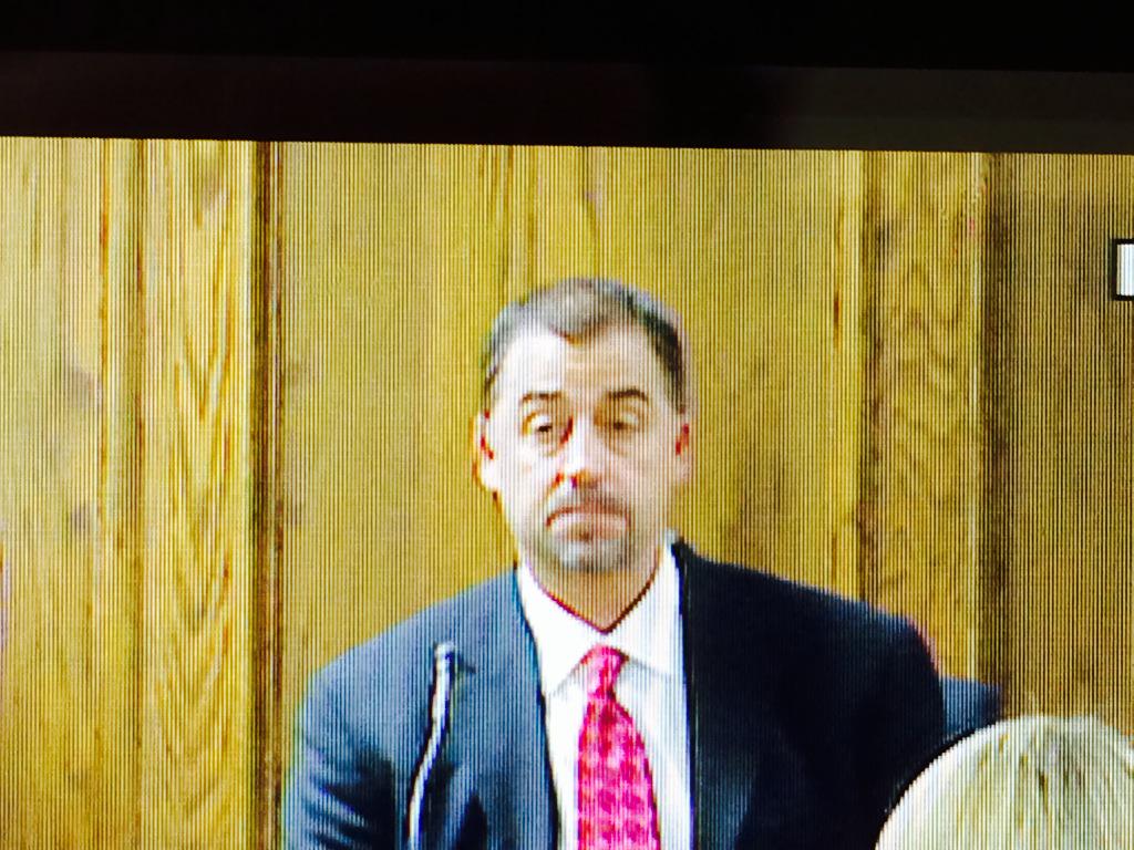 B-EalW6CEAEEitD.jpg:large