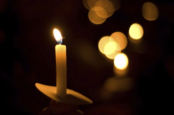 CandleLight_iStock.jpg
