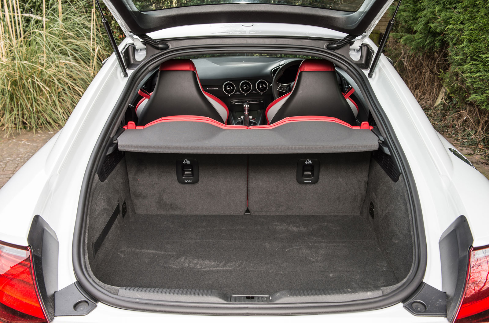 audi-tts-boot-space.jpg
