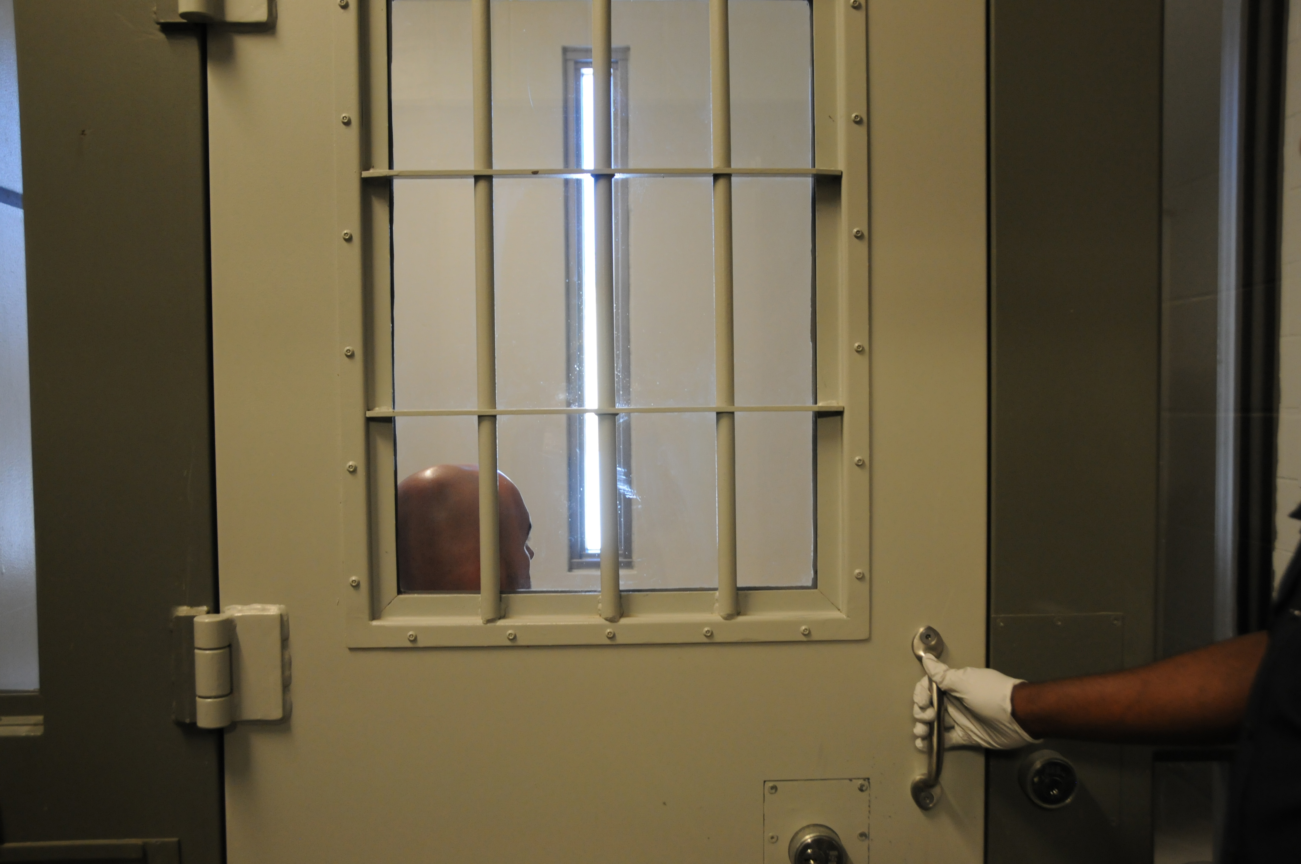 offender%20in%20cell_tcm1089-434522.jpg