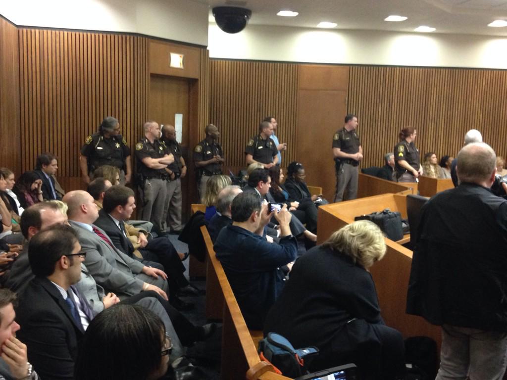 B5KdmpTIgAIO1CL.jpg:large