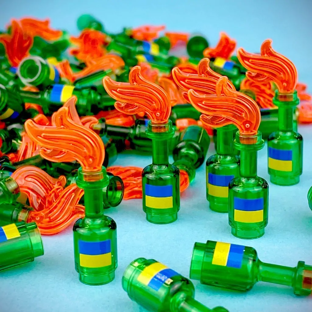 LEGO-Citizen-Brick-Molotov-Cocktails-1024x1024.jpg