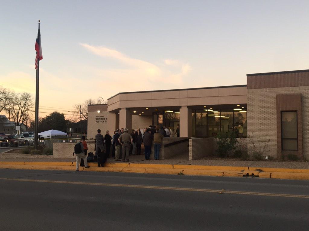 B9kSjK8CUAAAU46.jpg:large