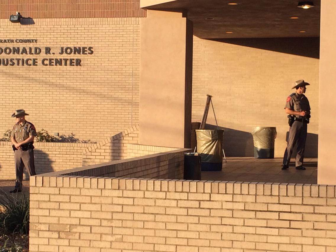 B9kaFo3IYAAJPQG.jpg:large