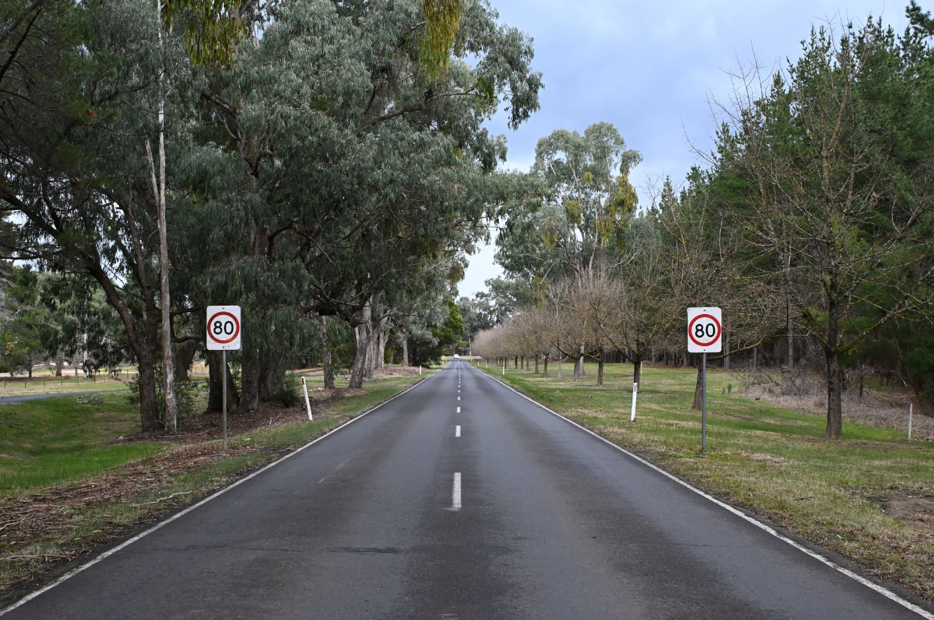 The road into Porepunkah