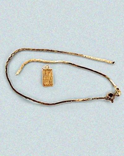 LA_1983_Jane_Doe_necklace.jpg