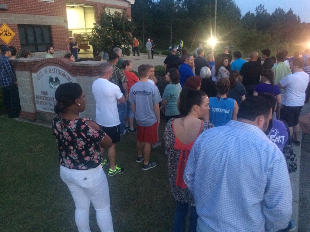 CEr7ksTW0AAM0bS.jpg:large