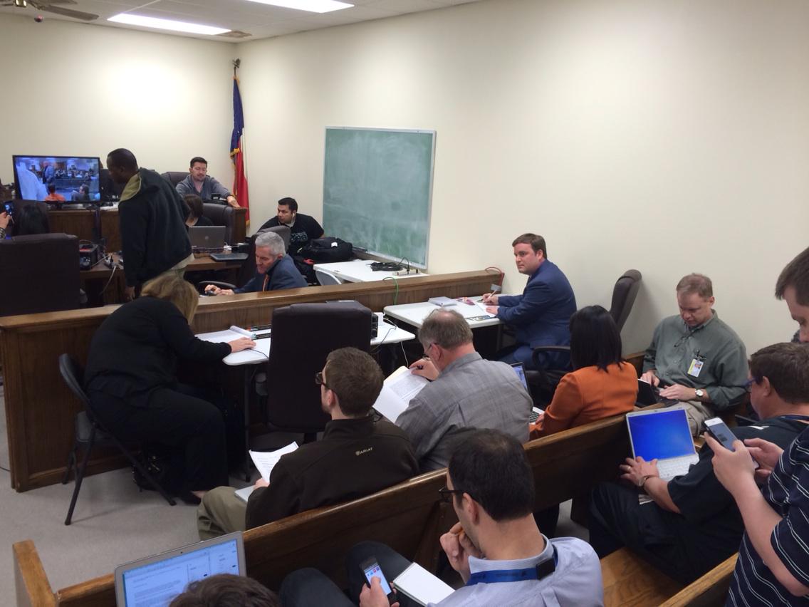 B9koQthIIAAHqQs.jpg:large