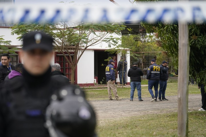 Raid on the Pérez and Caillava house on 9 Julio. Photo: Fernando de la Orden / Special Correspondent.