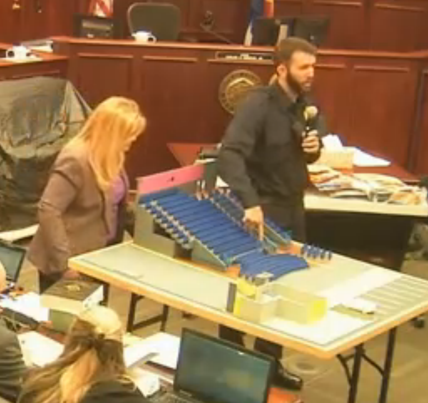 CE0tSCTWEAEiUTz.png:large