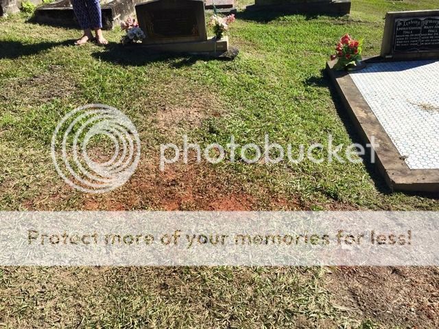 grave2.jpg