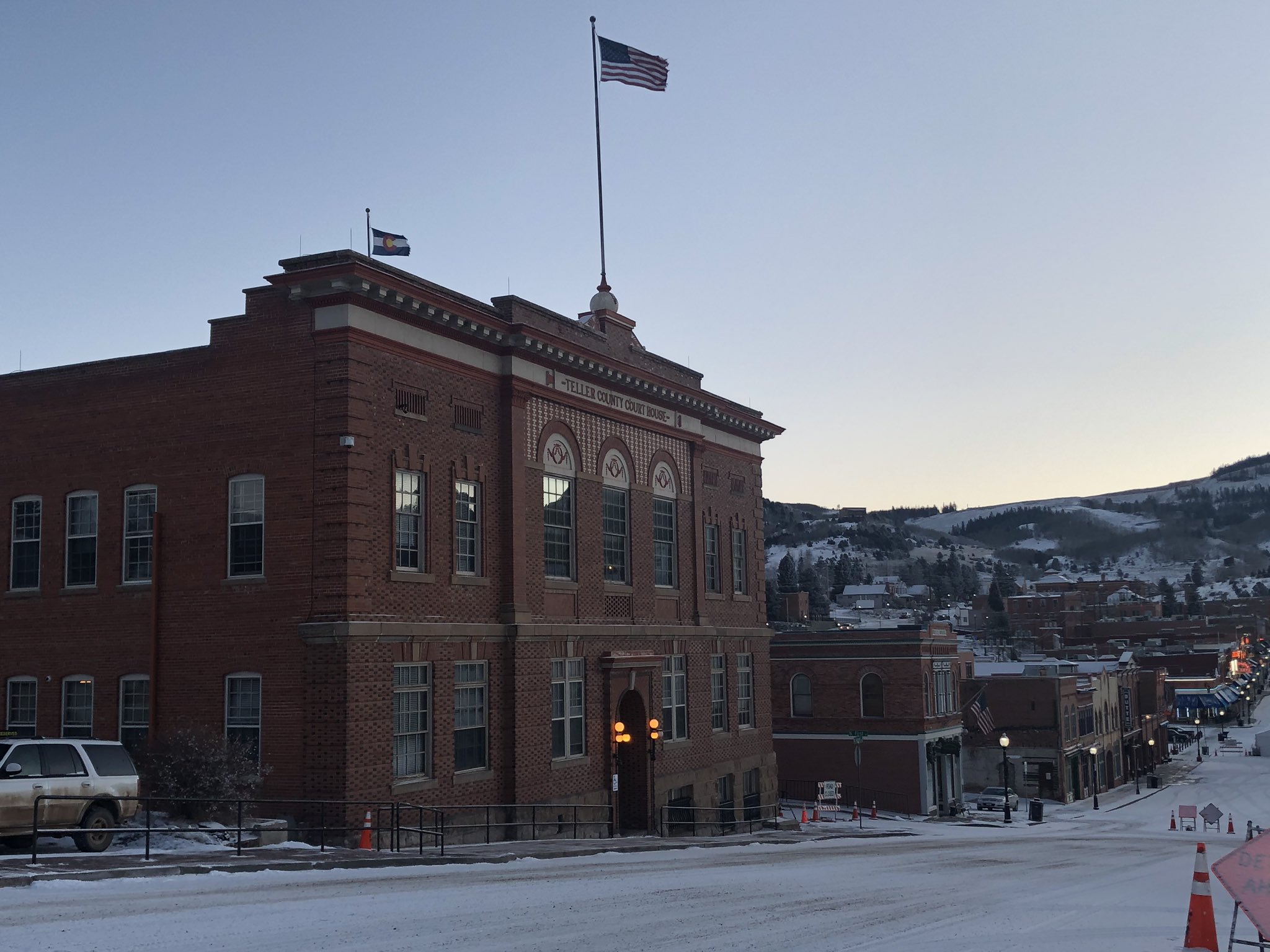 DyzuHTGUYAQ9F8Z.jpg:large