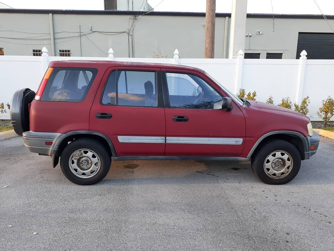 rF1aD-1632539250-embed-1998-honda-cr-v-lx-4dr-suv.jpg