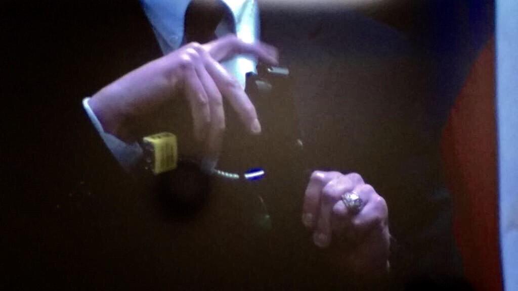 B9wTNFhIgAIIxJ7.jpg:large