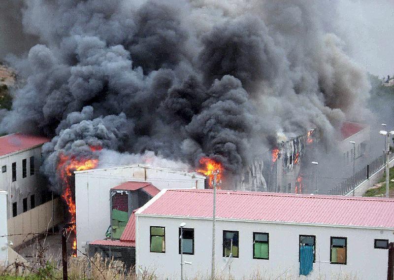 lampedusa-centro-fiamme.jpg
