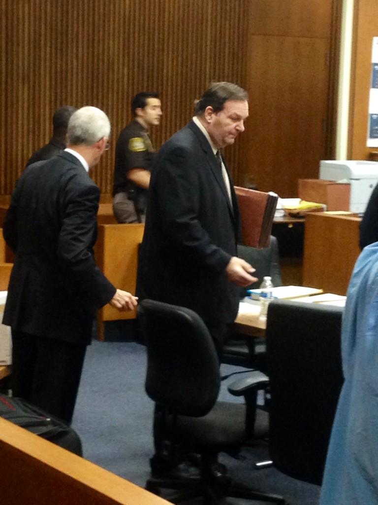 Bz_hI-1IYAIUGp8.jpg:large